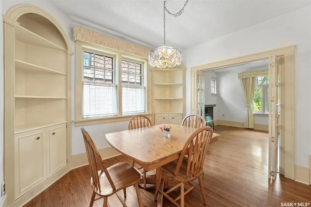 811 9th Avenue N Saskatoon SK S7K 2Z1