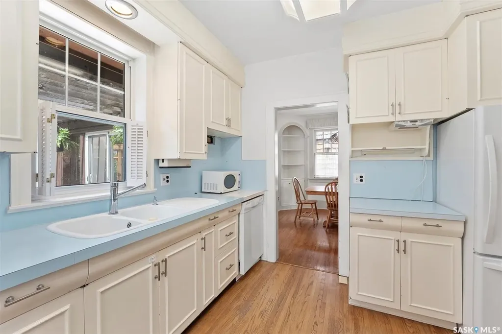811 9th Avenue N Saskatoon SK S7K 2Z1