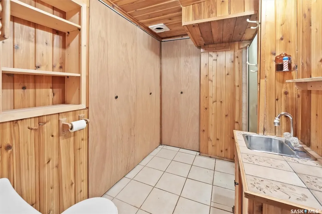 811 9th Avenue N Saskatoon SK S7K 2Z1