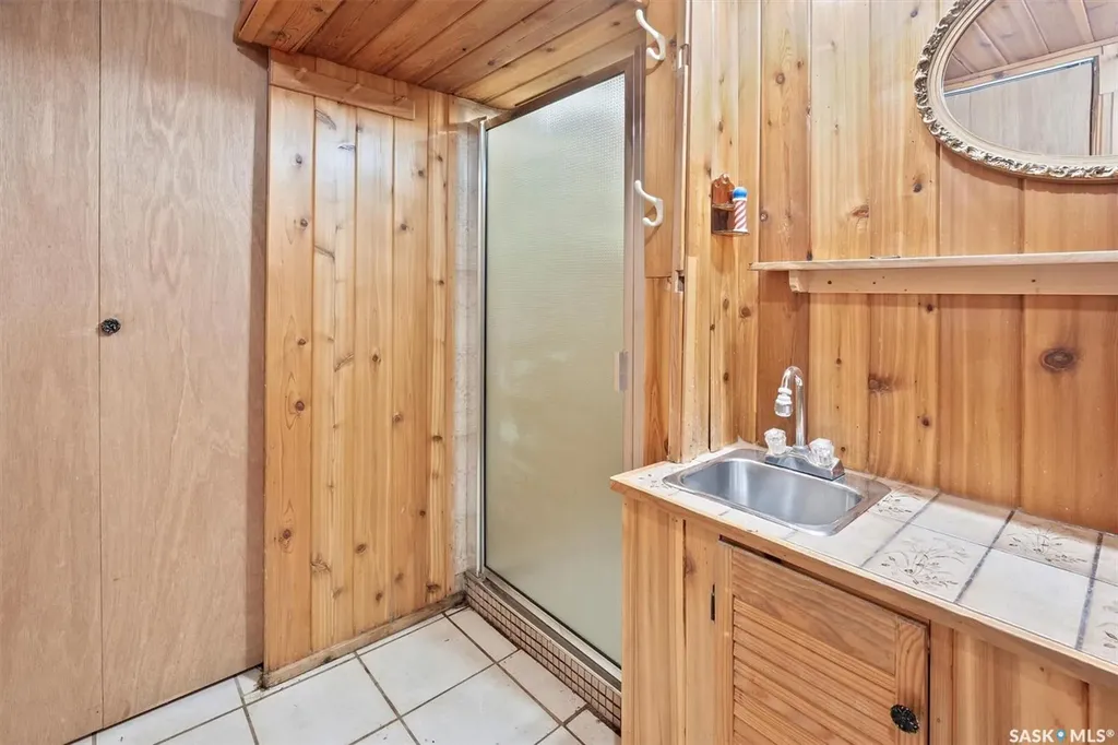 811 9th Avenue N Saskatoon SK S7K 2Z1