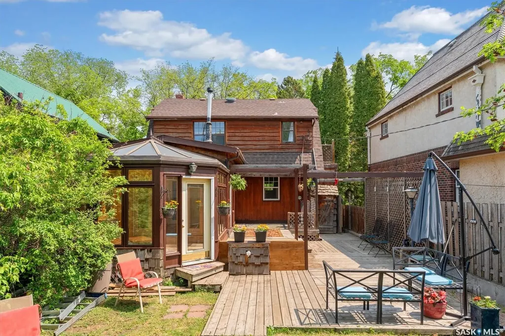 811 9th Avenue N Saskatoon SK S7K 2Z1