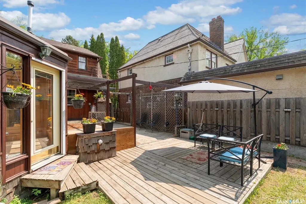 811 9th Avenue N Saskatoon SK S7K 2Z1