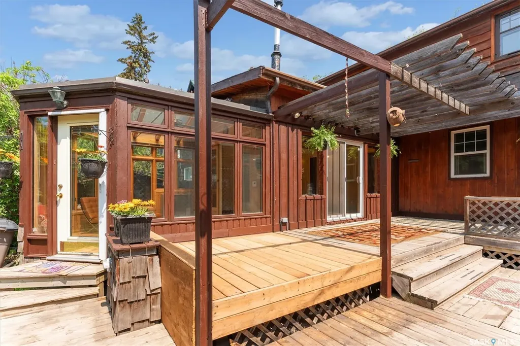 811 9th Avenue N Saskatoon SK S7K 2Z1