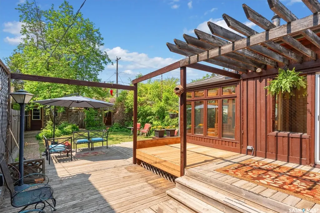 811 9th Avenue N Saskatoon SK S7K 2Z1