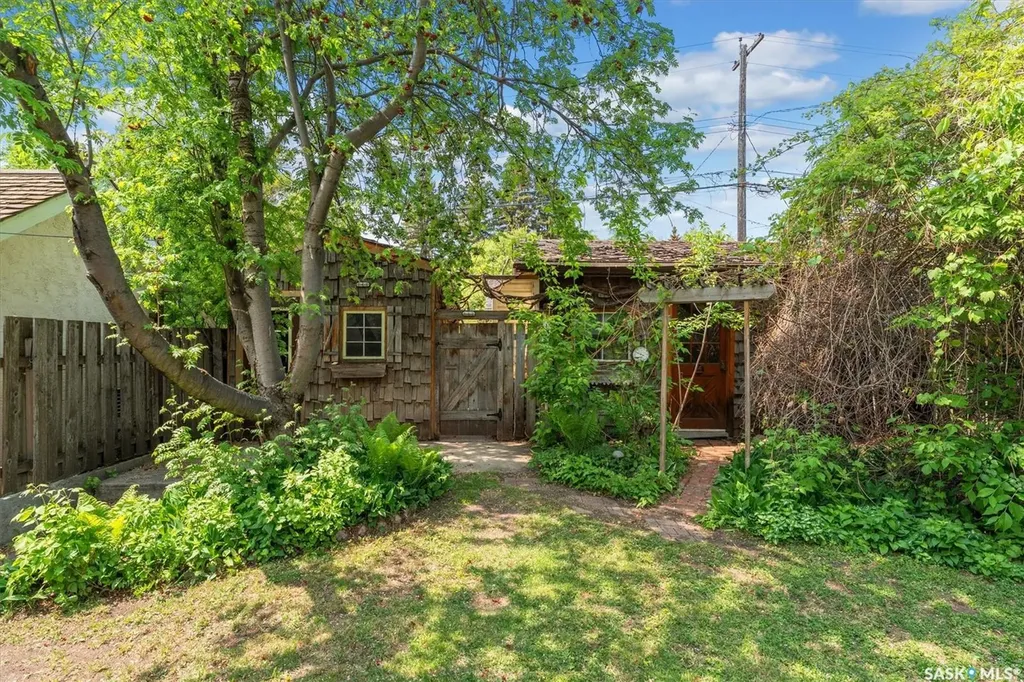 811 9th Avenue N Saskatoon SK S7K 2Z1