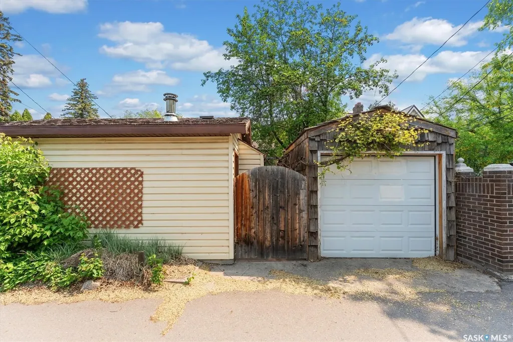 811 9th Avenue N Saskatoon SK S7K 2Z1