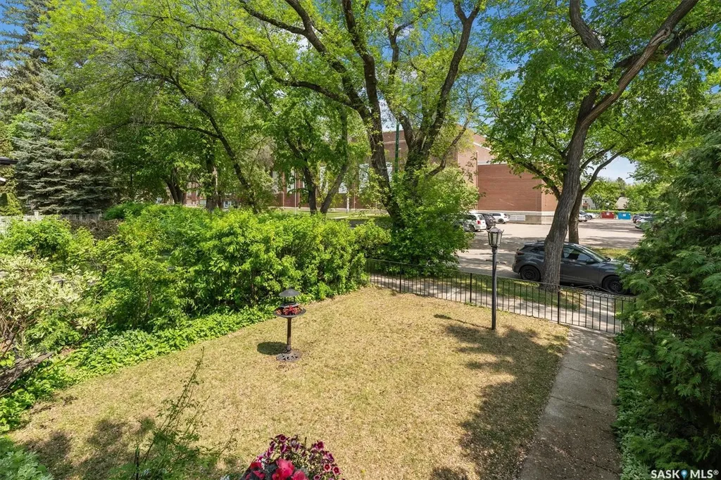 811 9th Avenue N Saskatoon SK S7K 2Z1