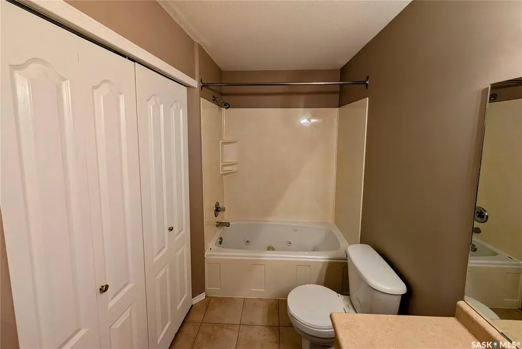 4068 Buckingham Drive E Regina SK S4V 3A9