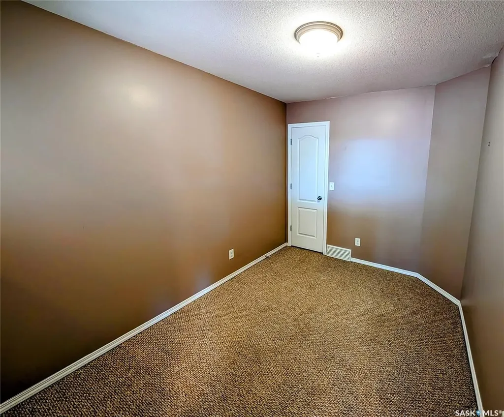 4068 Buckingham Drive E Regina SK S4V 3A9