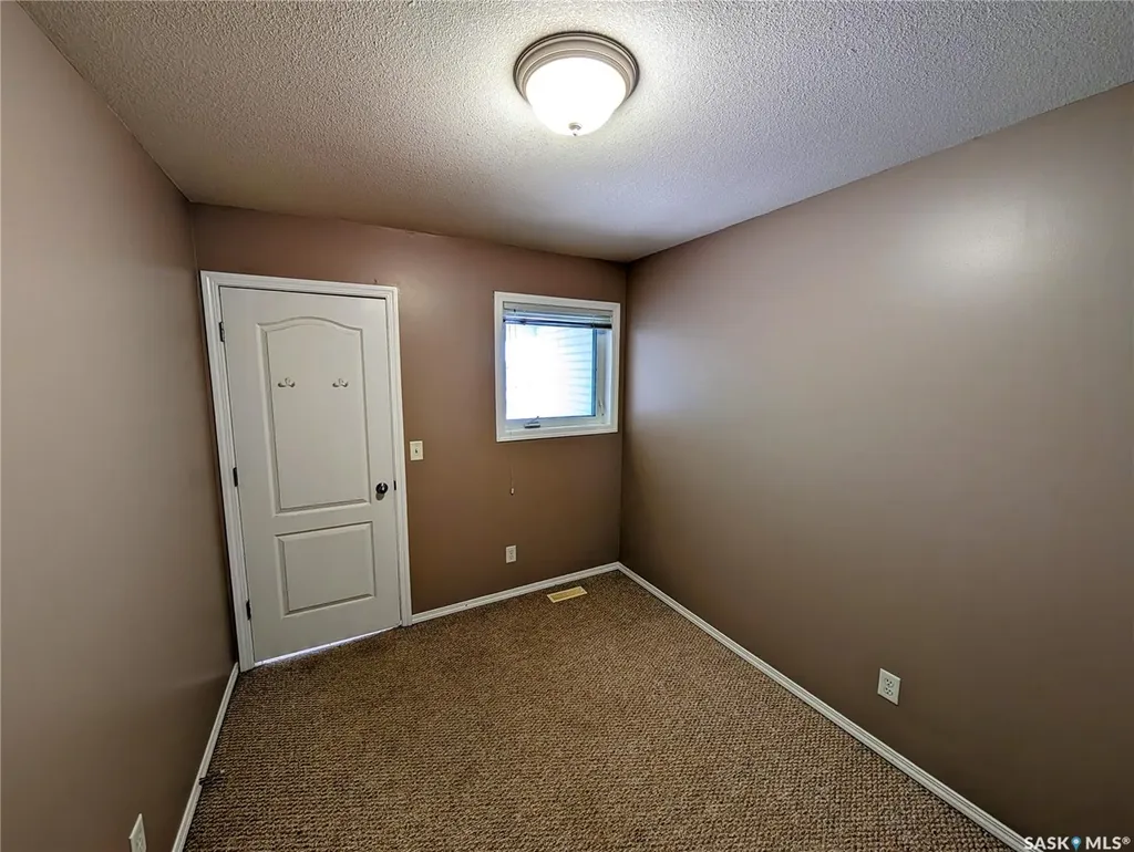 4068 Buckingham Drive E Regina SK S4V 3A9