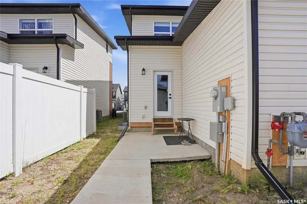 631 Brighton Gate Saskatoon SK S7V 0T4
