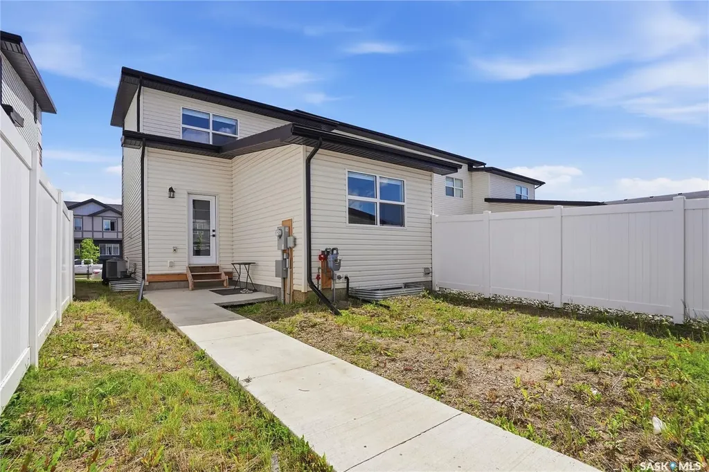 631 Brighton Gate Saskatoon SK S7V 0T4
