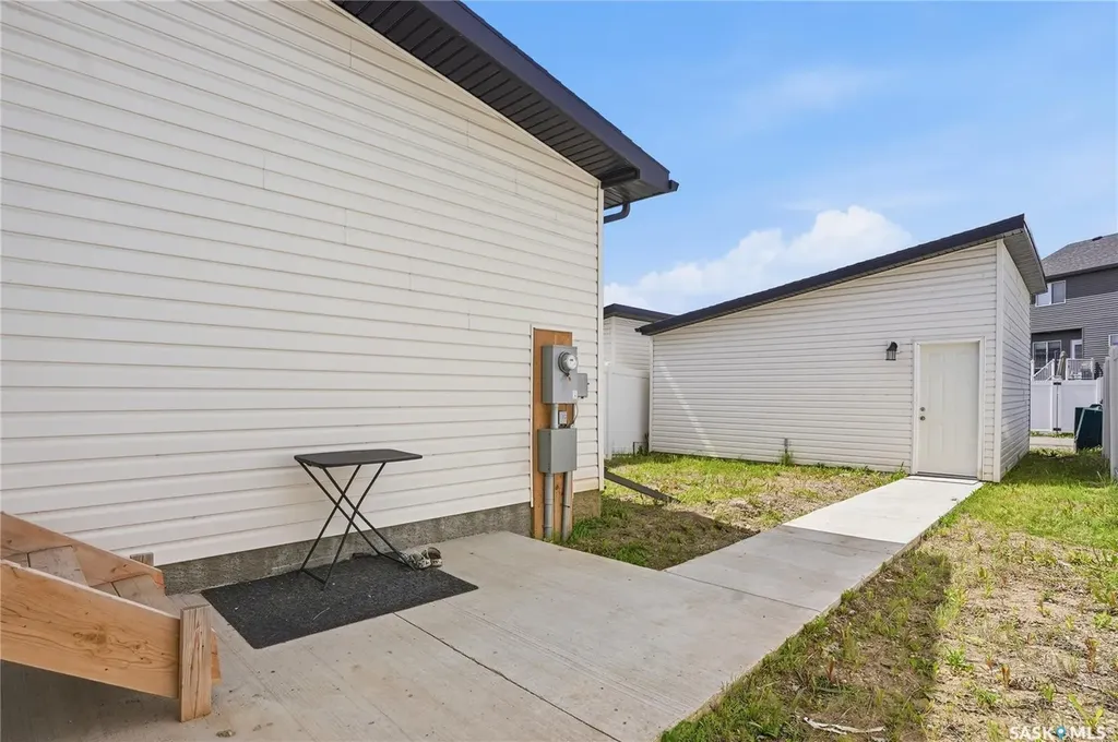 631 Brighton Gate Saskatoon SK S7V 0T4