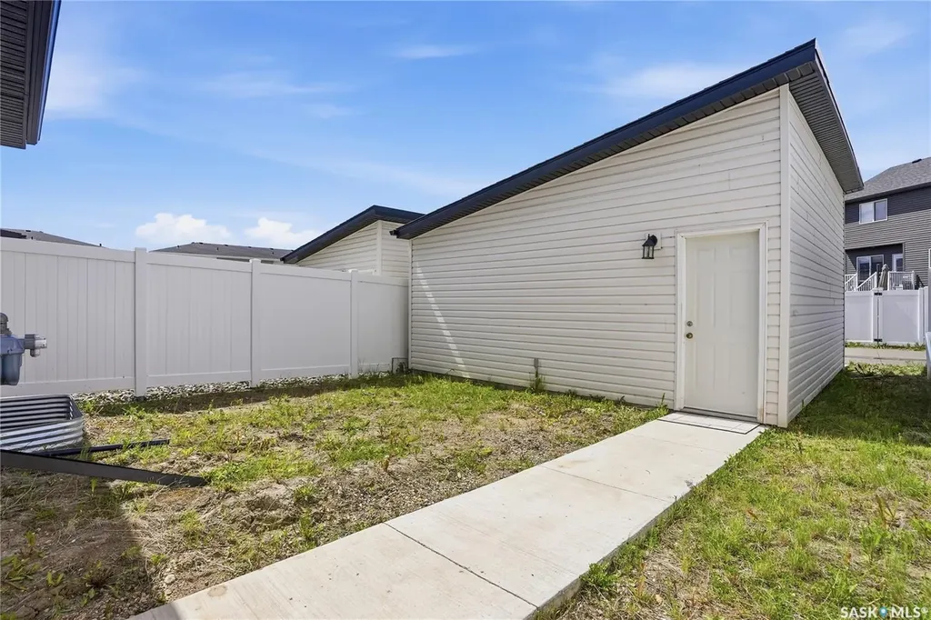 631 Brighton Gate Saskatoon SK S7V 0T4