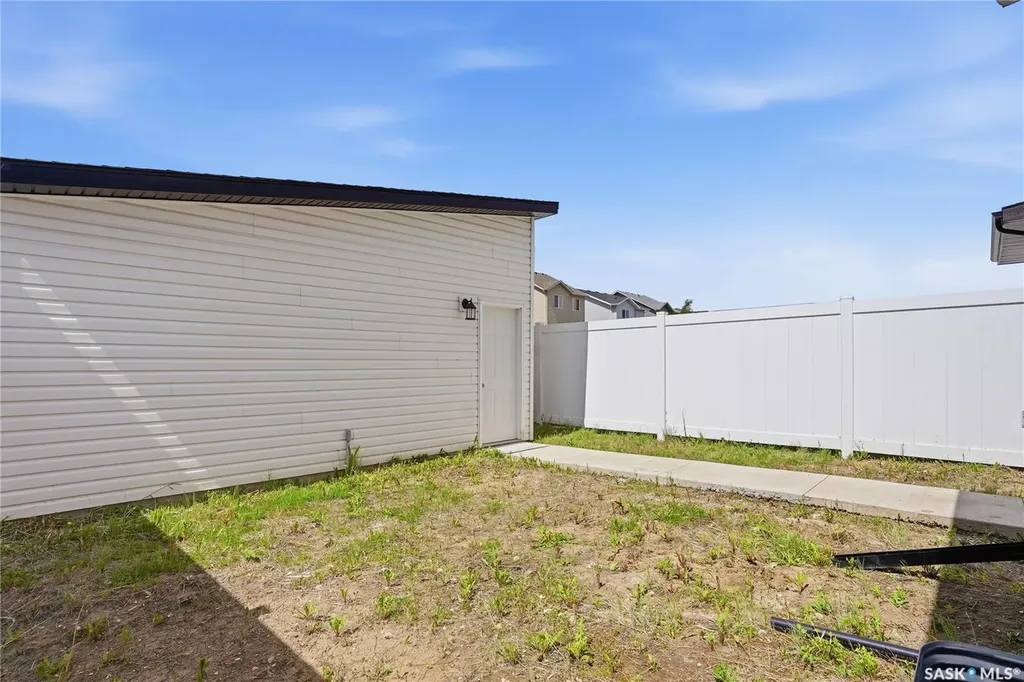 631 Brighton Gate Saskatoon SK S7V 0T4