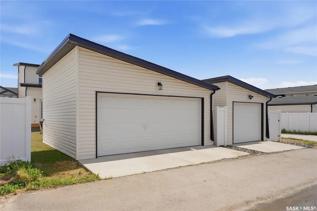 631 Brighton Gate Saskatoon SK S7V 0T4