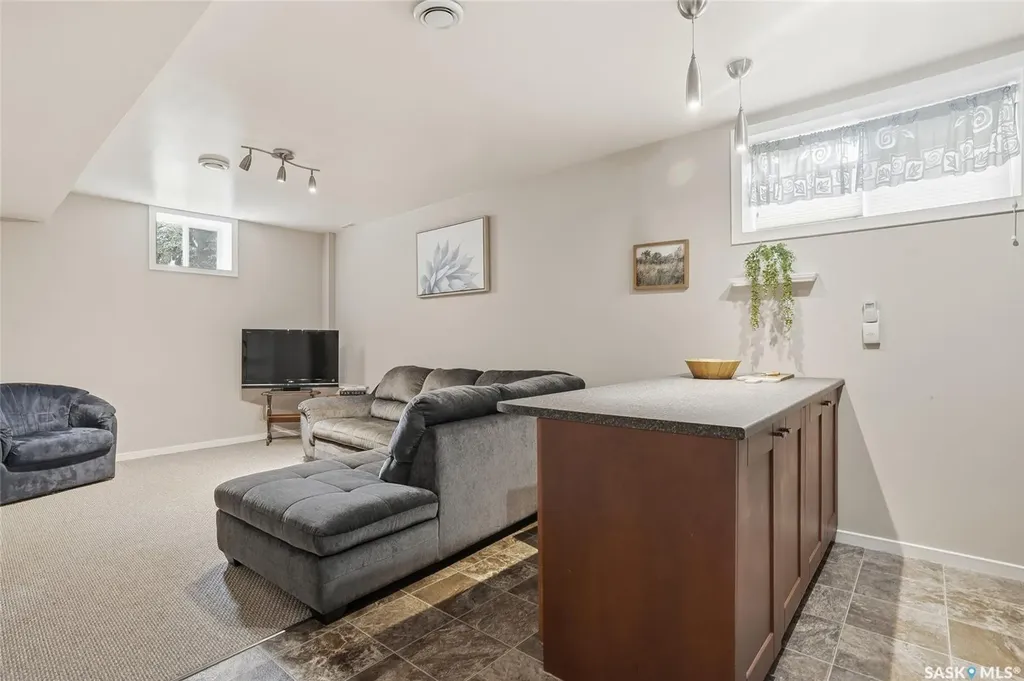 1139 2nd Street E Saskatoon SK S7H 1R4