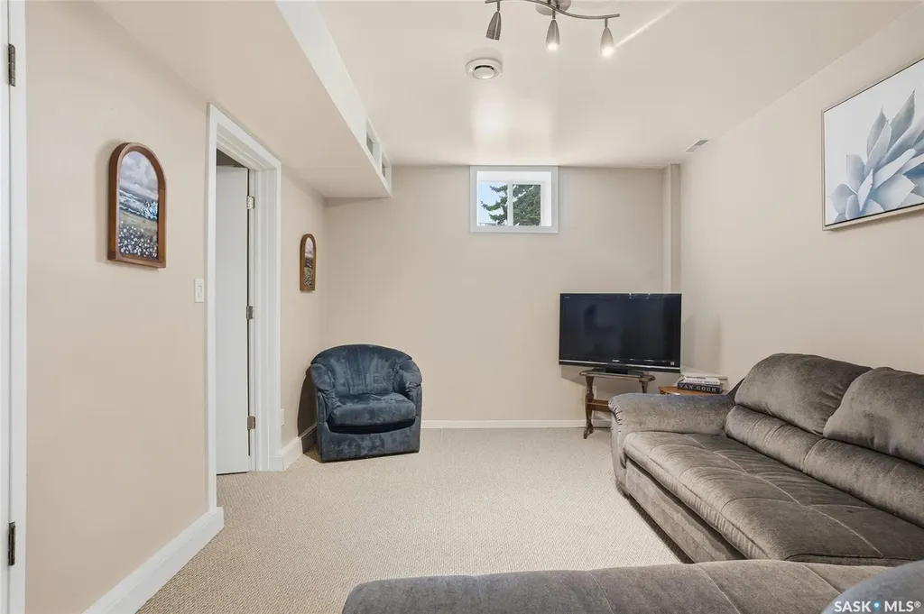 1139 2nd Street E Saskatoon SK S7H 1R4
