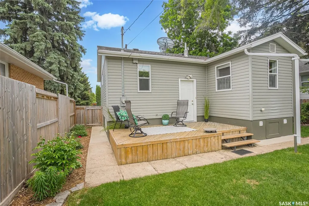1139 2nd Street E Saskatoon SK S7H 1R4