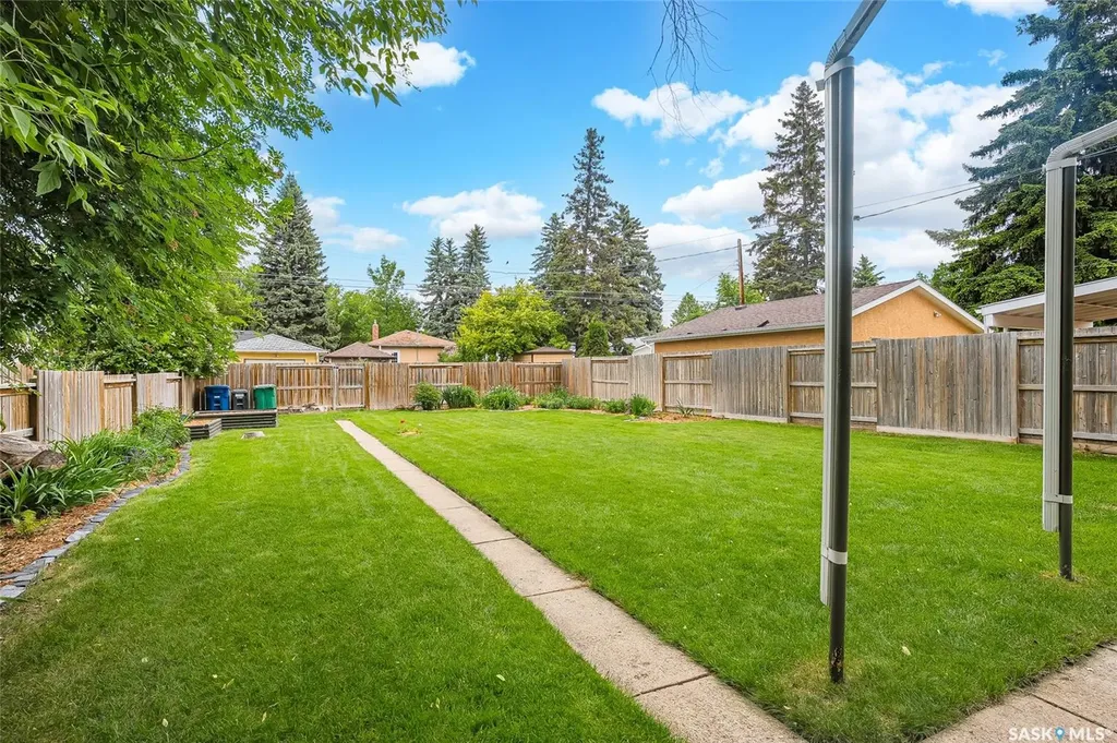 1139 2nd Street E Saskatoon SK S7H 1R4