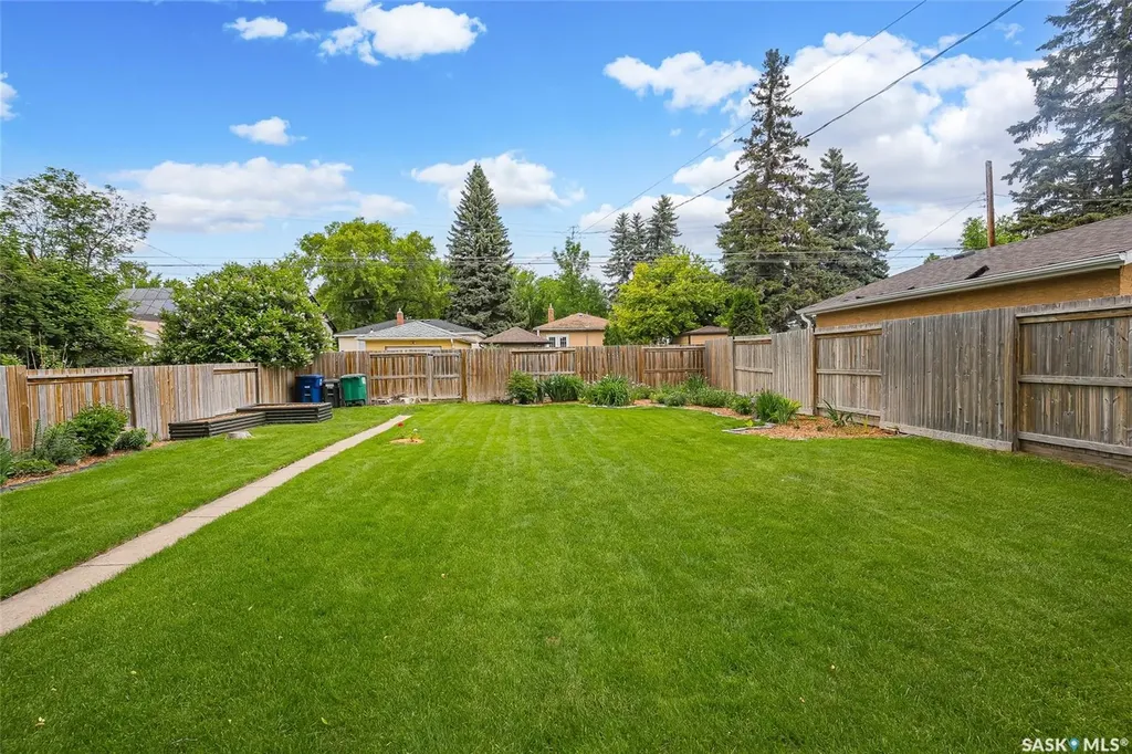 1139 2nd Street E Saskatoon SK S7H 1R4