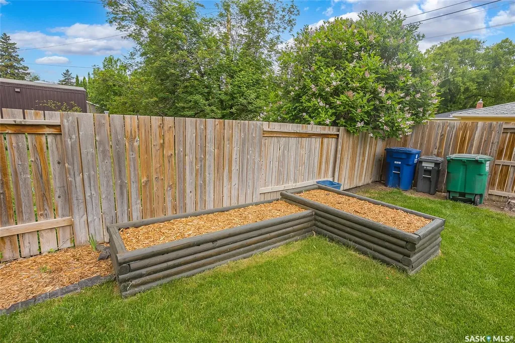 1139 2nd Street E Saskatoon SK S7H 1R4
