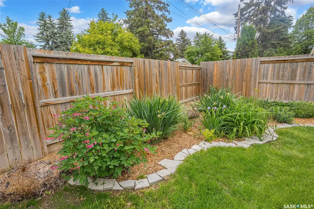1139 2nd Street E Saskatoon SK S7H 1R4