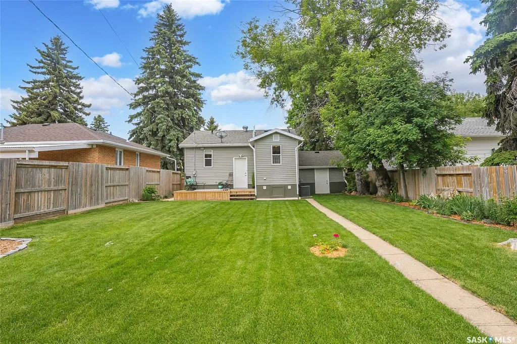 1139 2nd Street E Saskatoon SK S7H 1R4