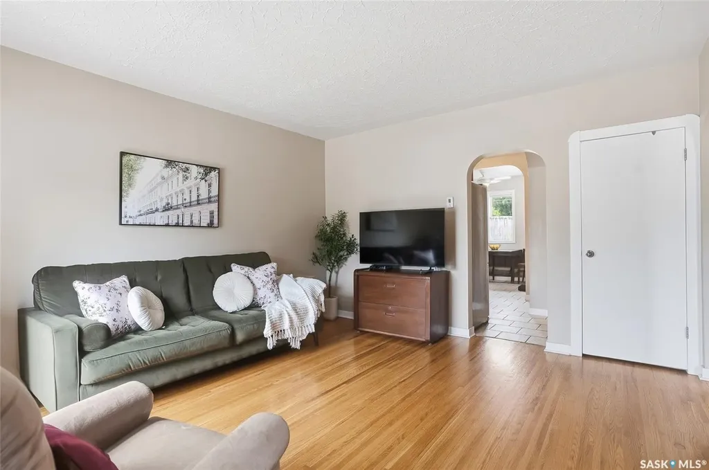 1139 2nd Street E Saskatoon SK S7H 1R4