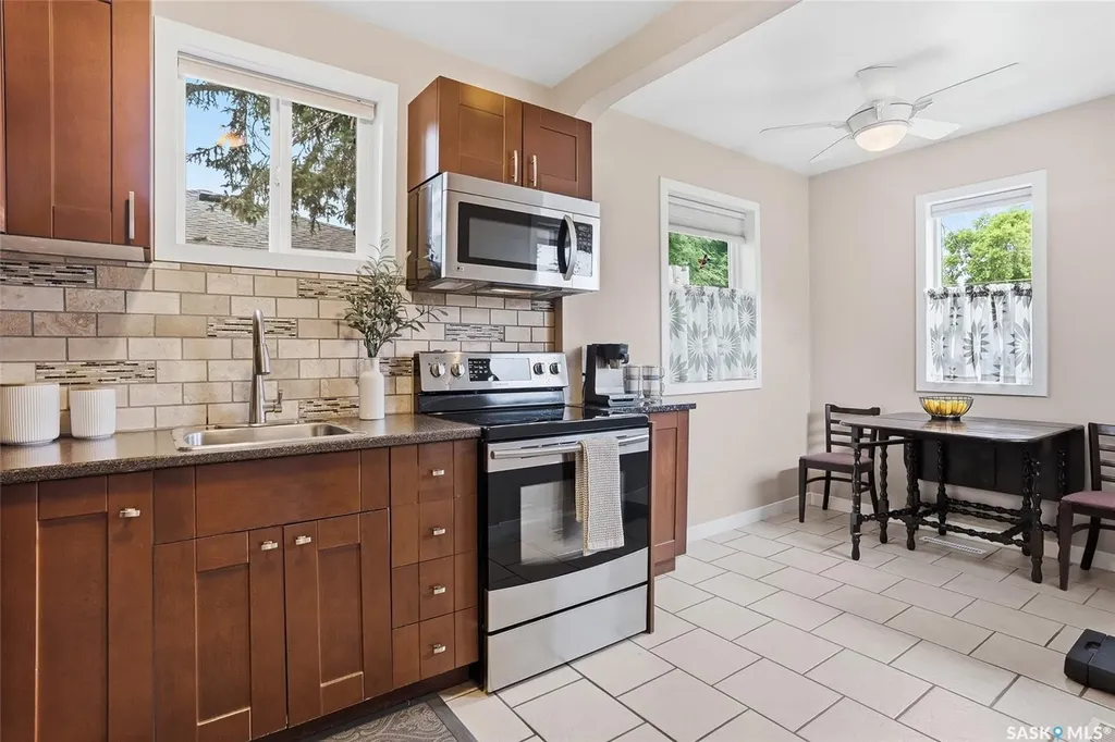 1139 2nd Street E Saskatoon SK S7H 1R4