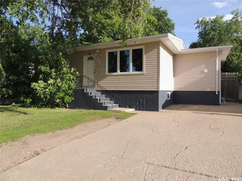 826 Albert Street Estevan SK S4A 1S1