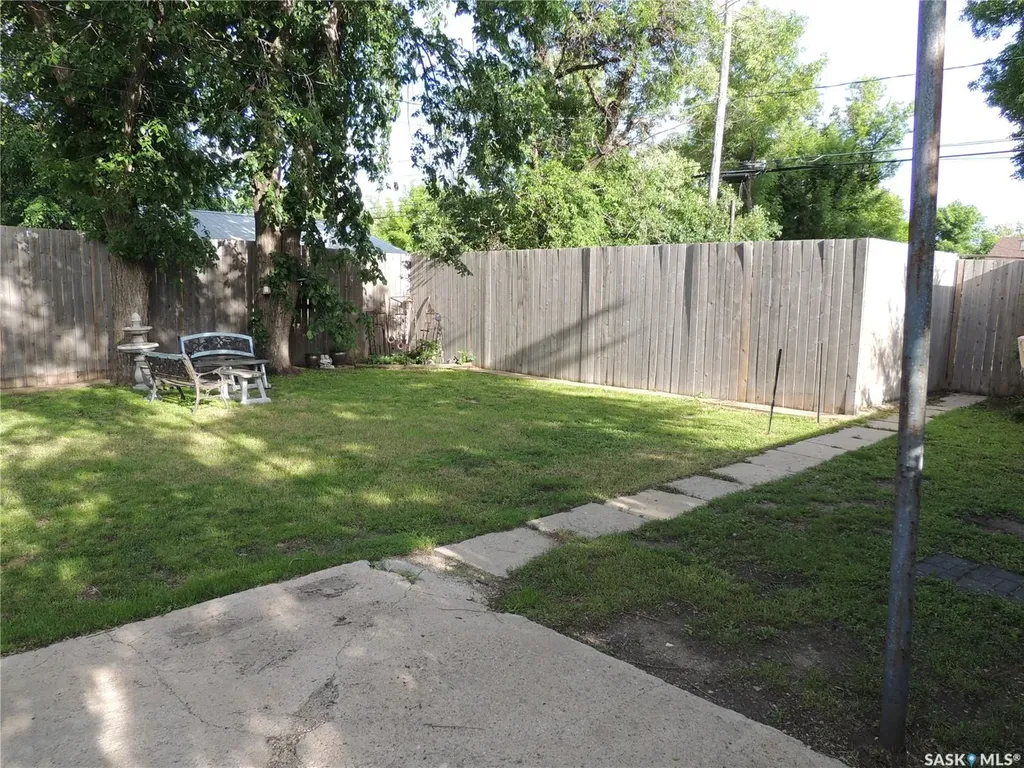826 Albert Street Estevan SK S4A 1S1