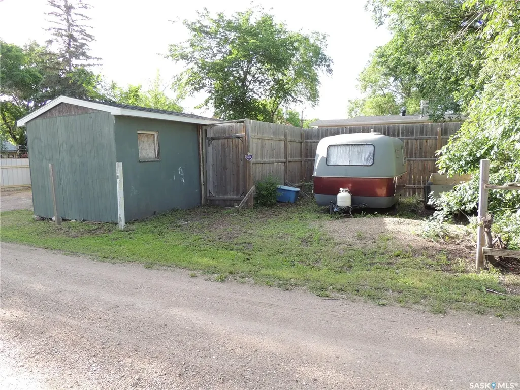 826 Albert Street Estevan SK S4A 1S1