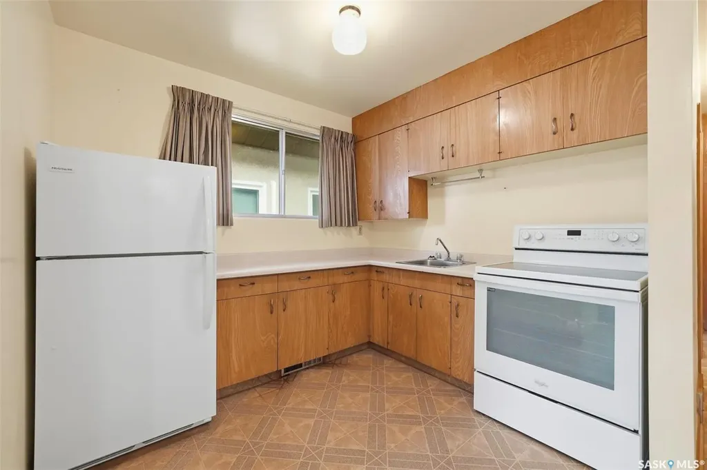 924 9th Avenue N Saskatoon SK S7K 2Z4