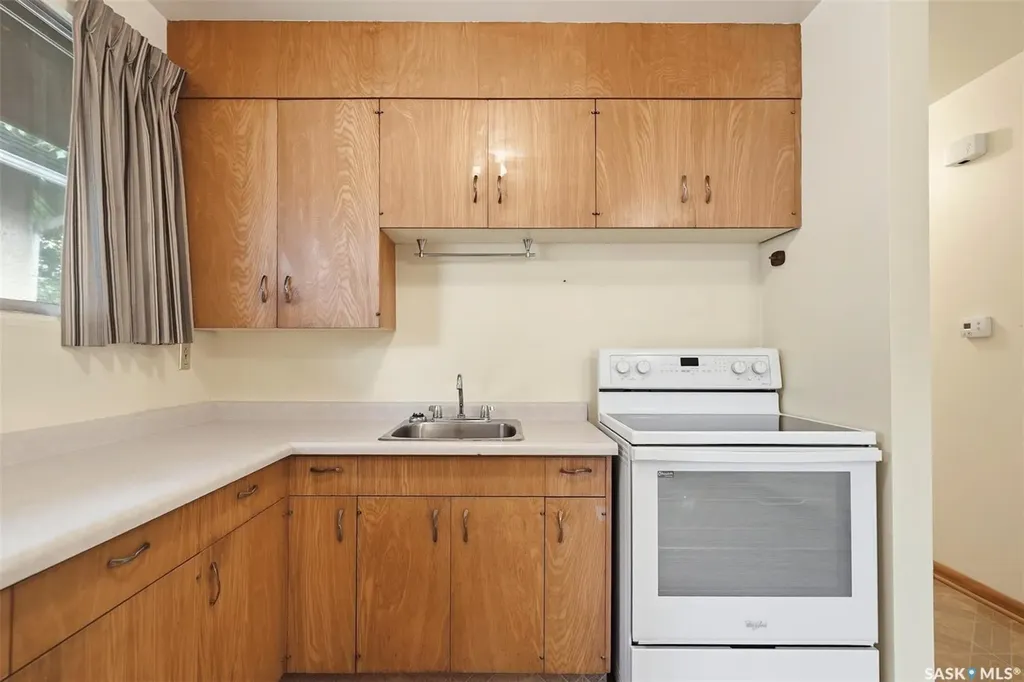 924 9th Avenue N Saskatoon SK S7K 2Z4