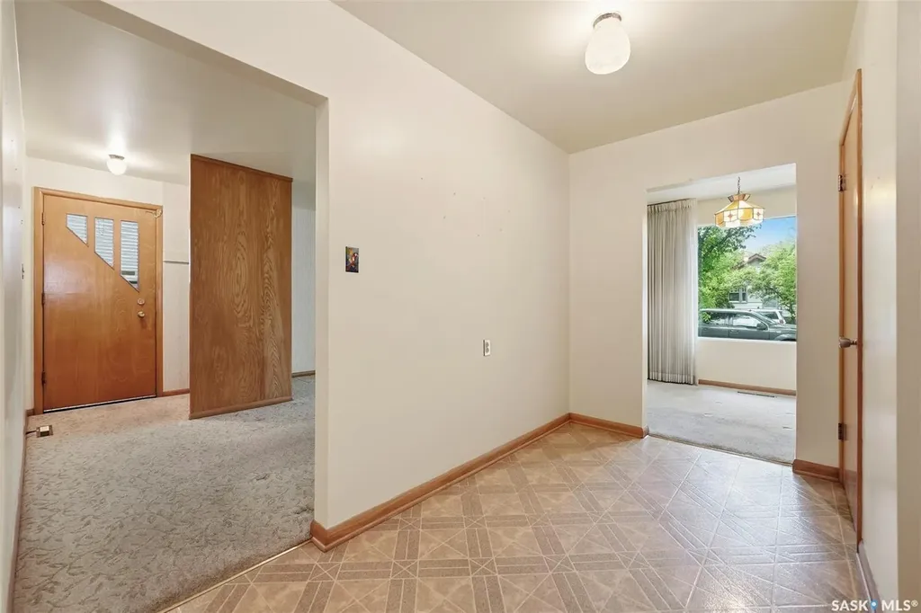 924 9th Avenue N Saskatoon SK S7K 2Z4