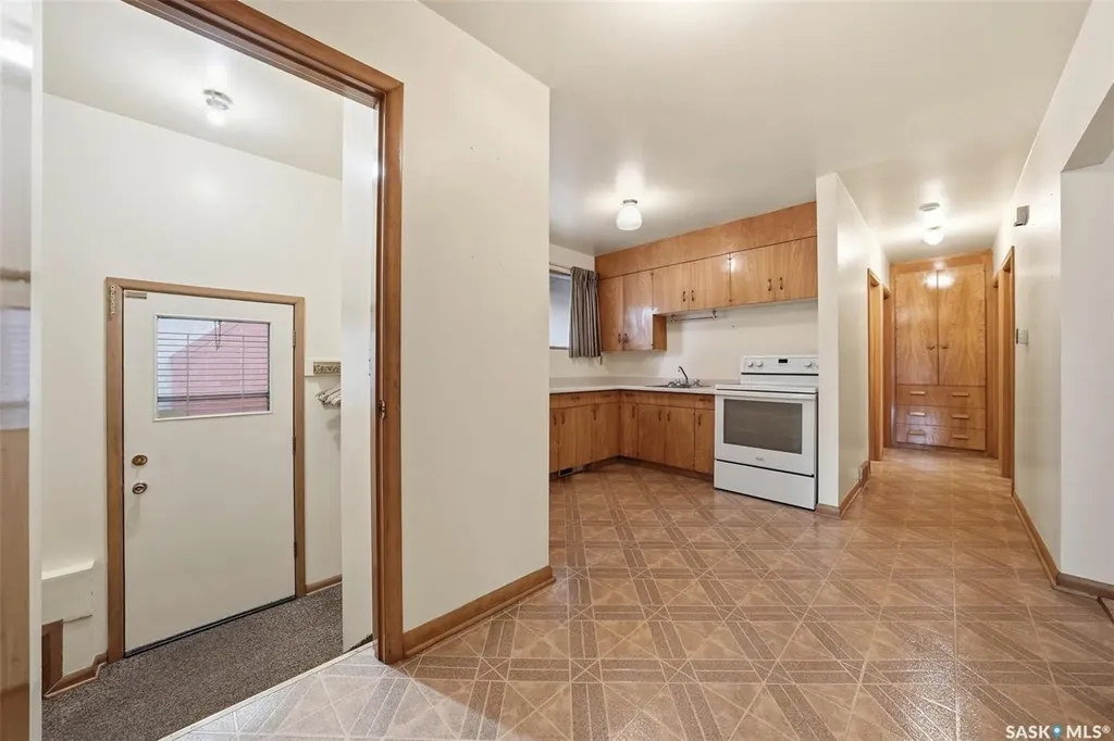 924 9th Avenue N Saskatoon SK S7K 2Z4