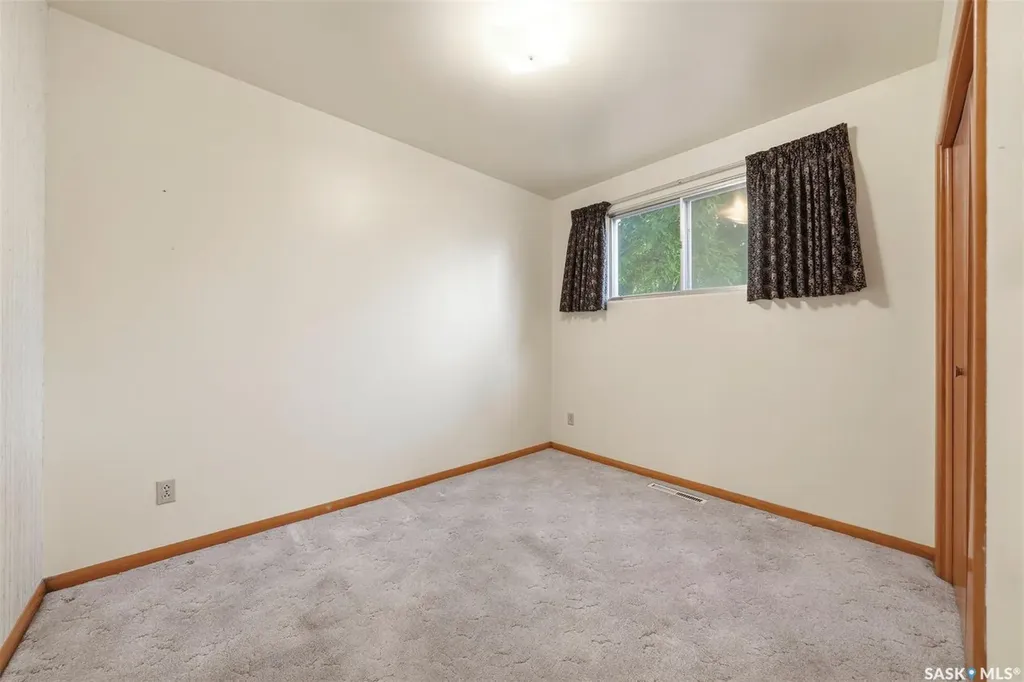 924 9th Avenue N Saskatoon SK S7K 2Z4