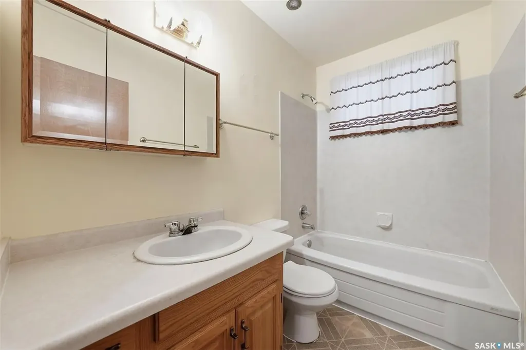 924 9th Avenue N Saskatoon SK S7K 2Z4