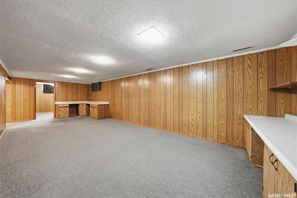 924 9th Avenue N Saskatoon SK S7K 2Z4