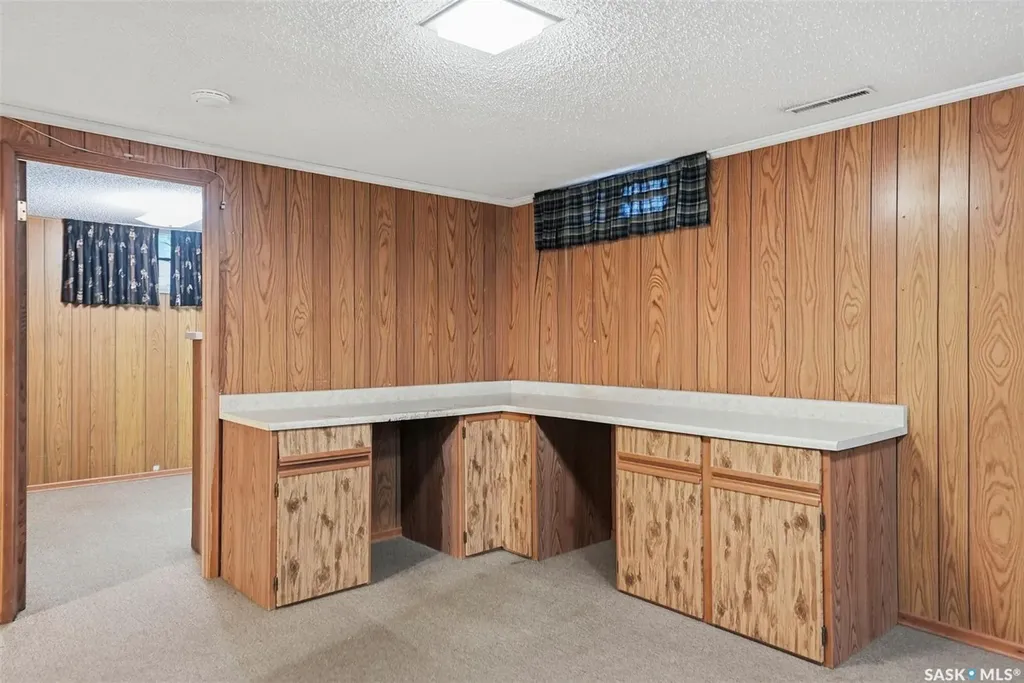 924 9th Avenue N Saskatoon SK S7K 2Z4