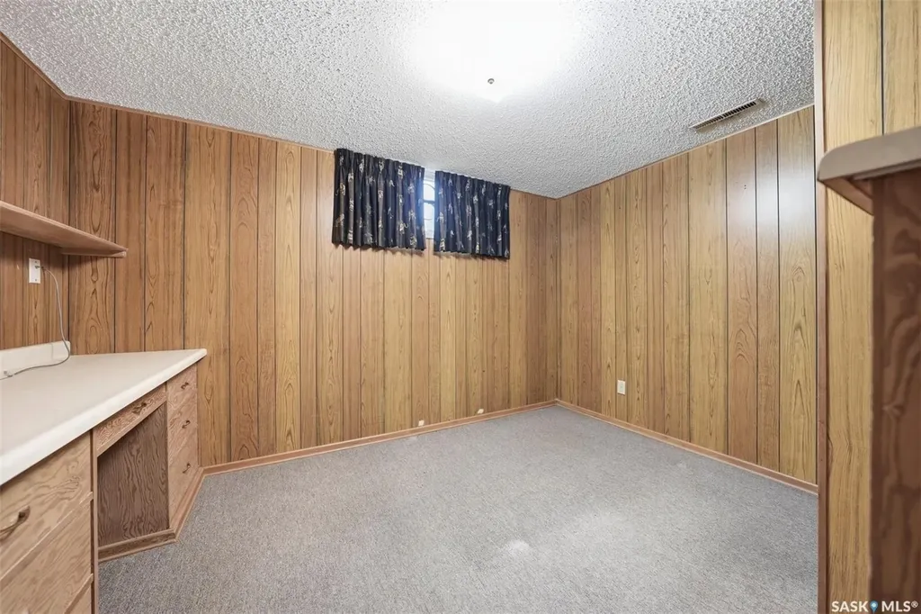 924 9th Avenue N Saskatoon SK S7K 2Z4