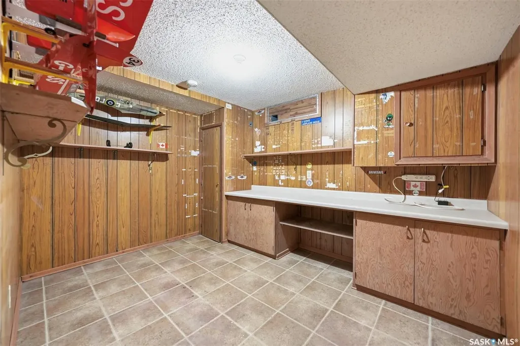 924 9th Avenue N Saskatoon SK S7K 2Z4