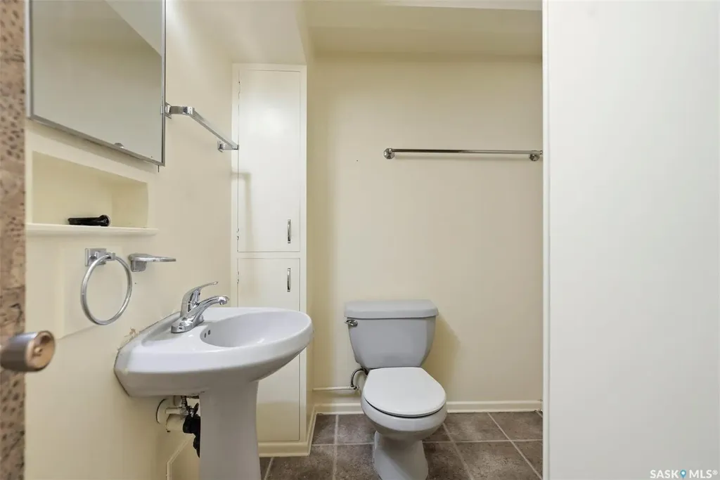 924 9th Avenue N Saskatoon SK S7K 2Z4