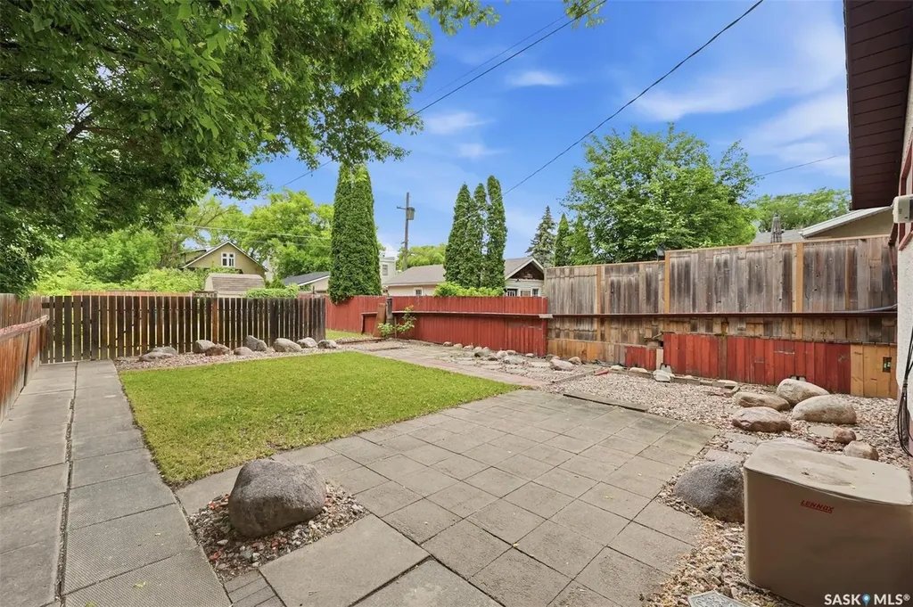 924 9th Avenue N Saskatoon SK S7K 2Z4