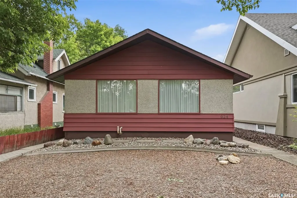 924 9th Avenue N Saskatoon SK S7K 2Z4