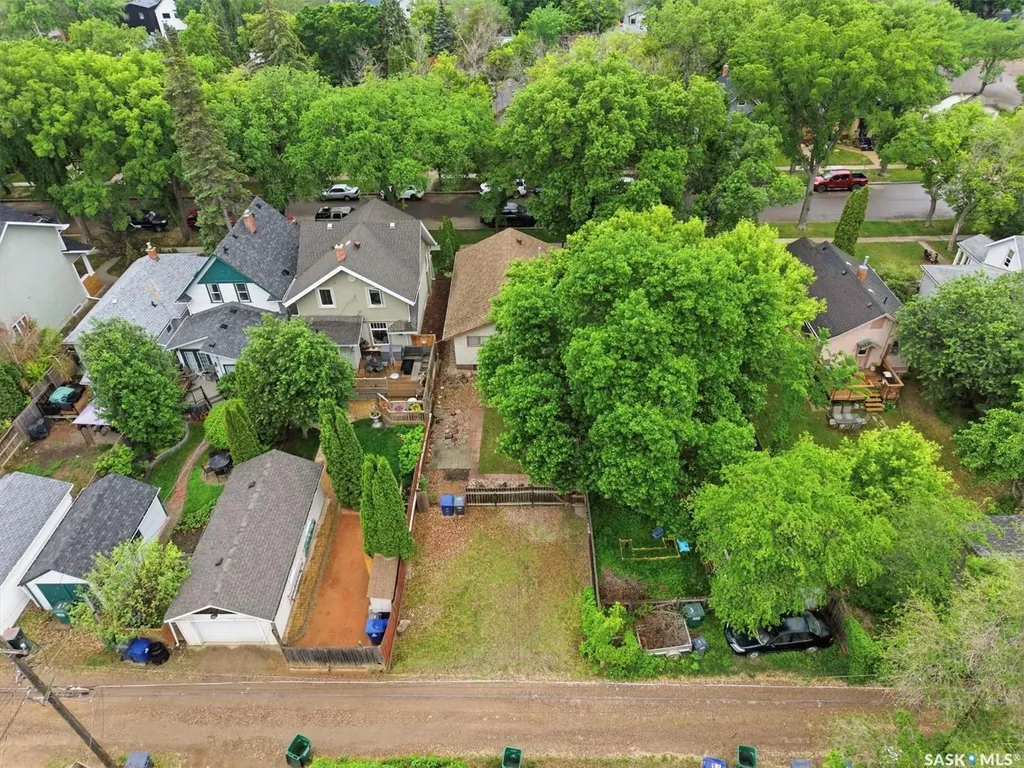 924 9th Avenue N Saskatoon SK S7K 2Z4