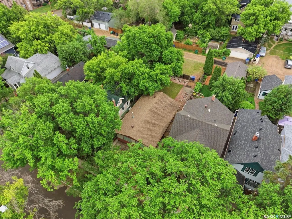 924 9th Avenue N Saskatoon SK S7K 2Z4