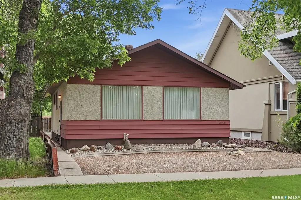 924 9th Avenue N Saskatoon SK S7K 2Z4
