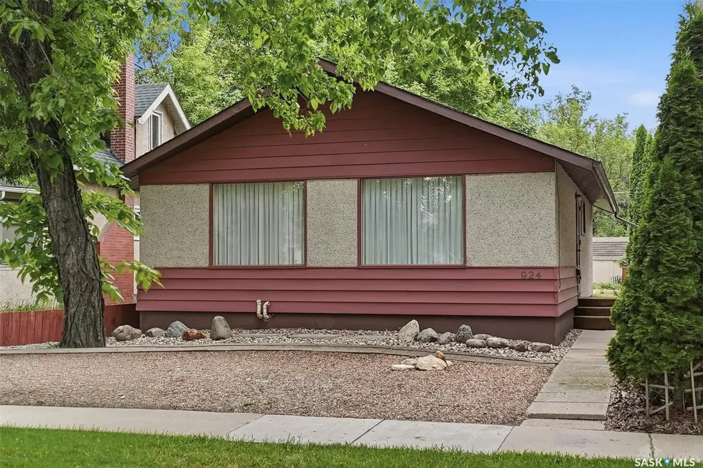 924 9th Avenue N Saskatoon SK S7K 2Z4
